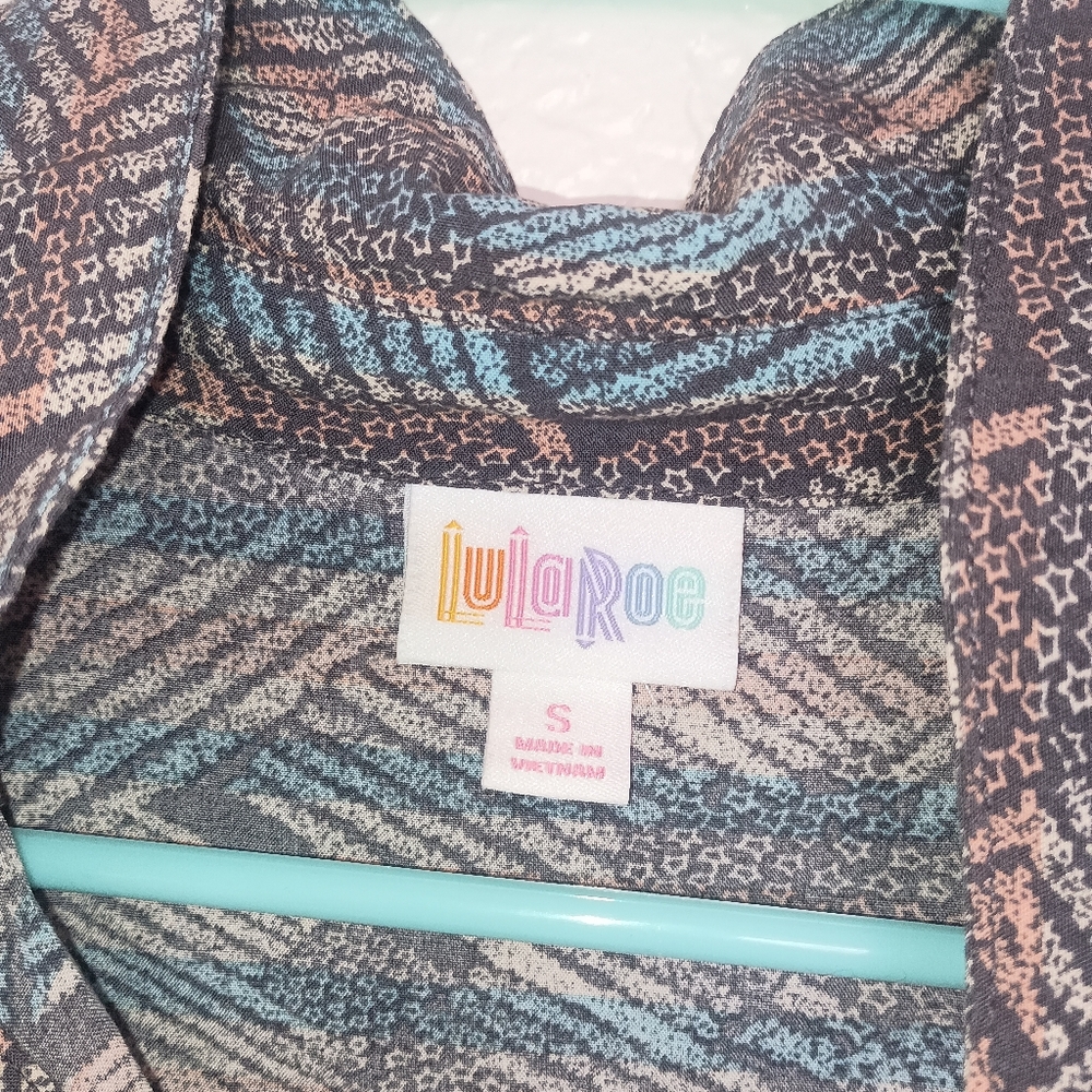 Multicolor Patterned Short Sleeve - Picture 3 of 4